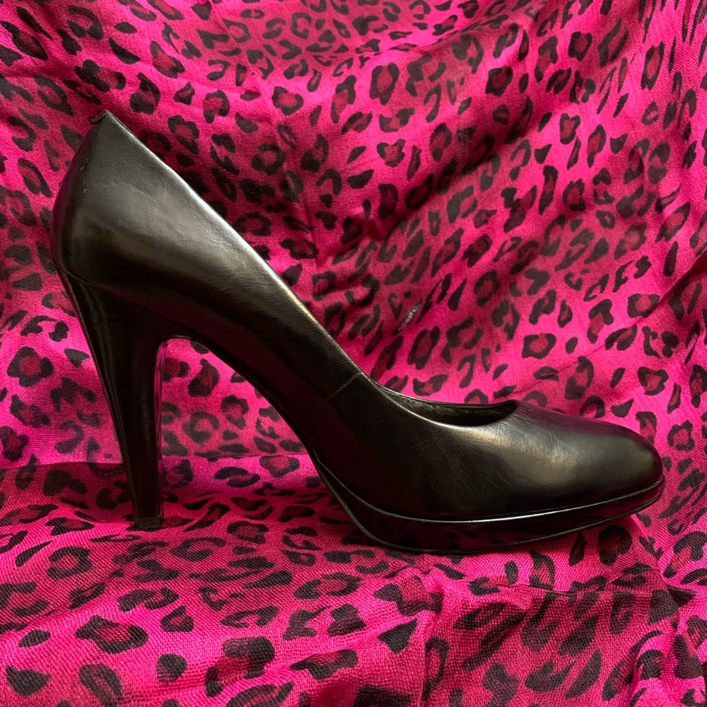 Nine West leather pumps, 1/2" platform